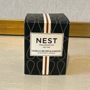 NEST Fragrances Black and White Scented Candle
